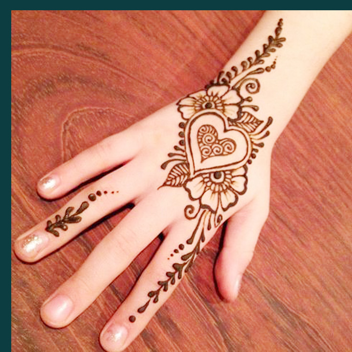 লাভ হাতের ওপর মেহেদি ডিজাইন