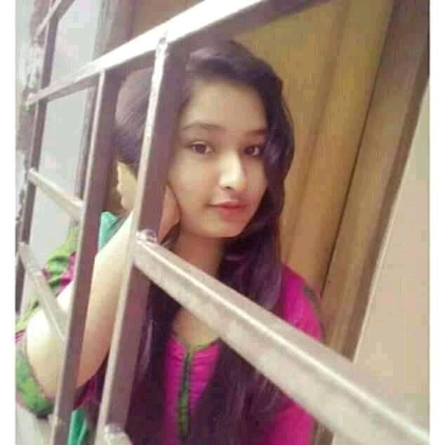 একটা মেয়ের অনেক গুলো ছবি ৩